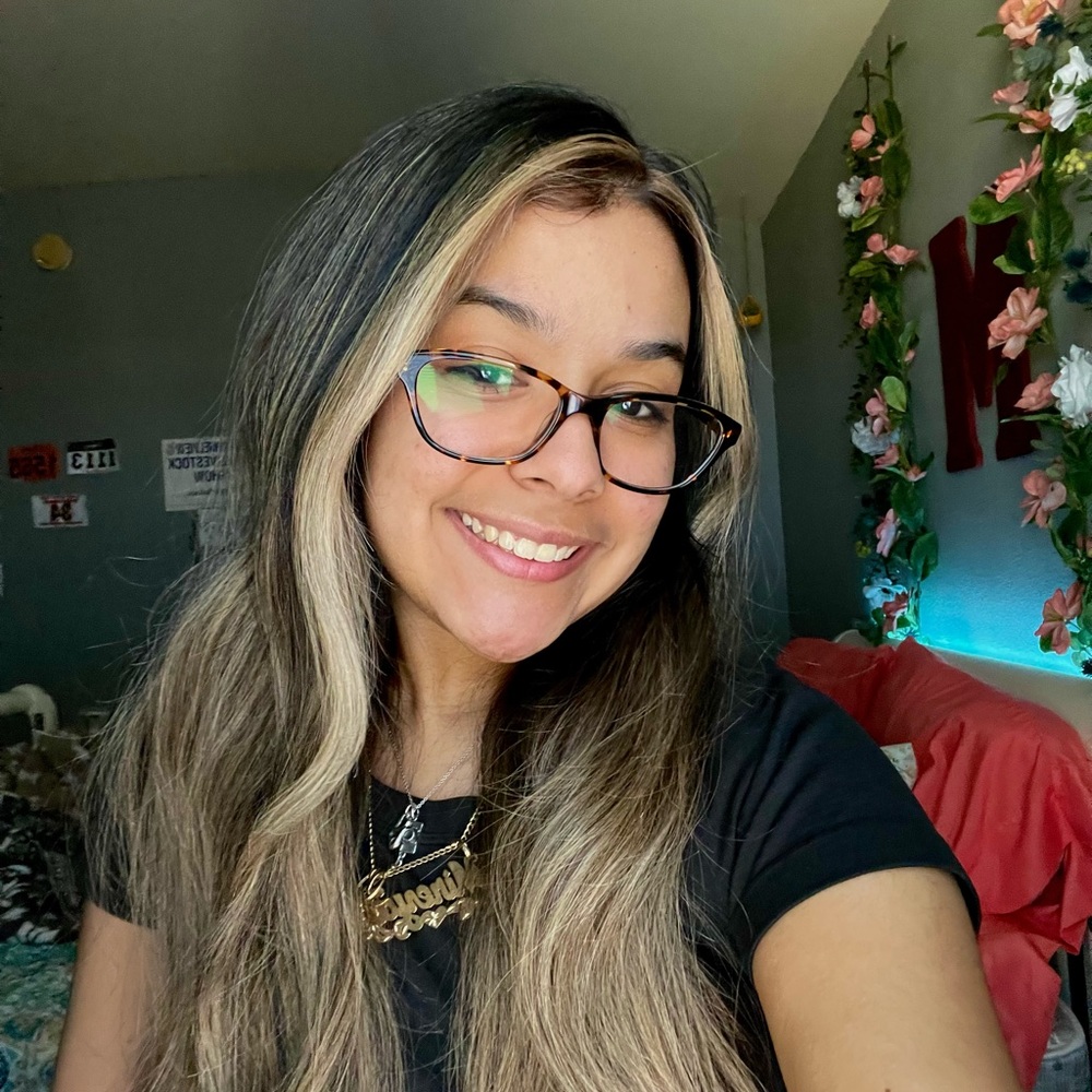 Meet your Posher, Mireya